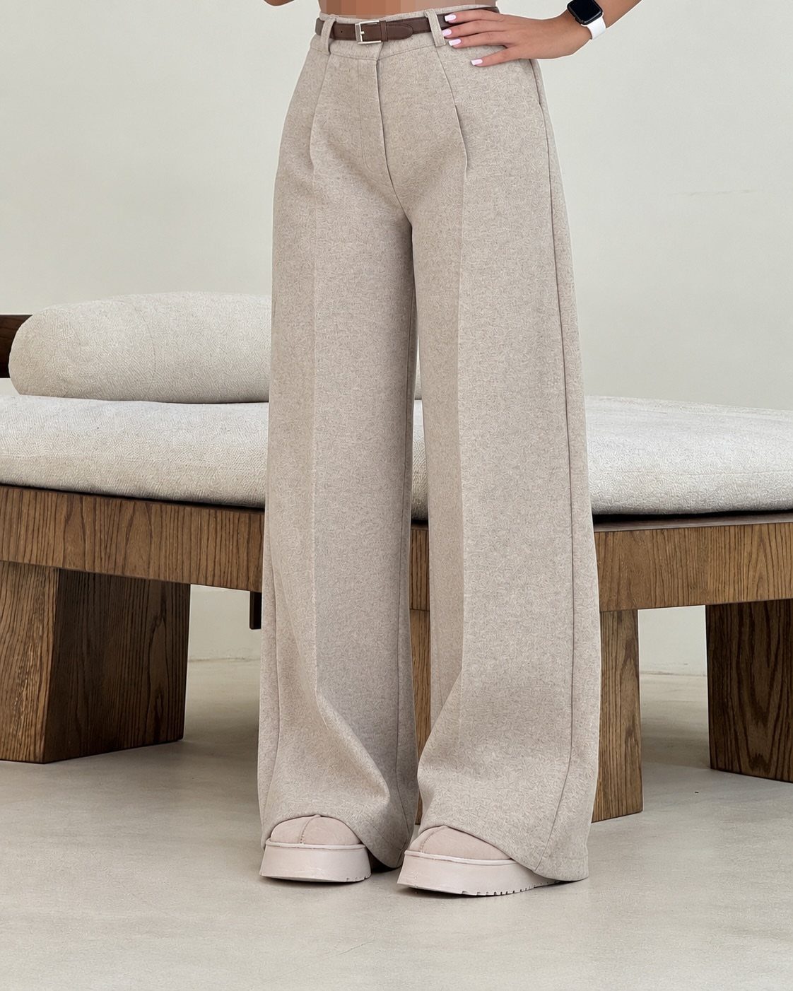 12 Wide Leg Pants Outfit Ideas, From Casual to Polished 5 Beige wide-leg trousers paired with light-colored sneakers and a brown belt.
